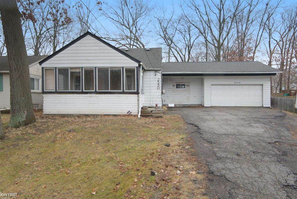 2550 Maplecrest Drive - Photo 1