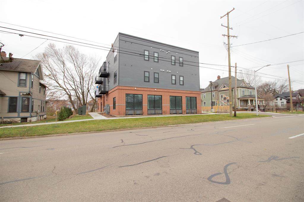 611 Kalamazoo Avenue - Photo 1