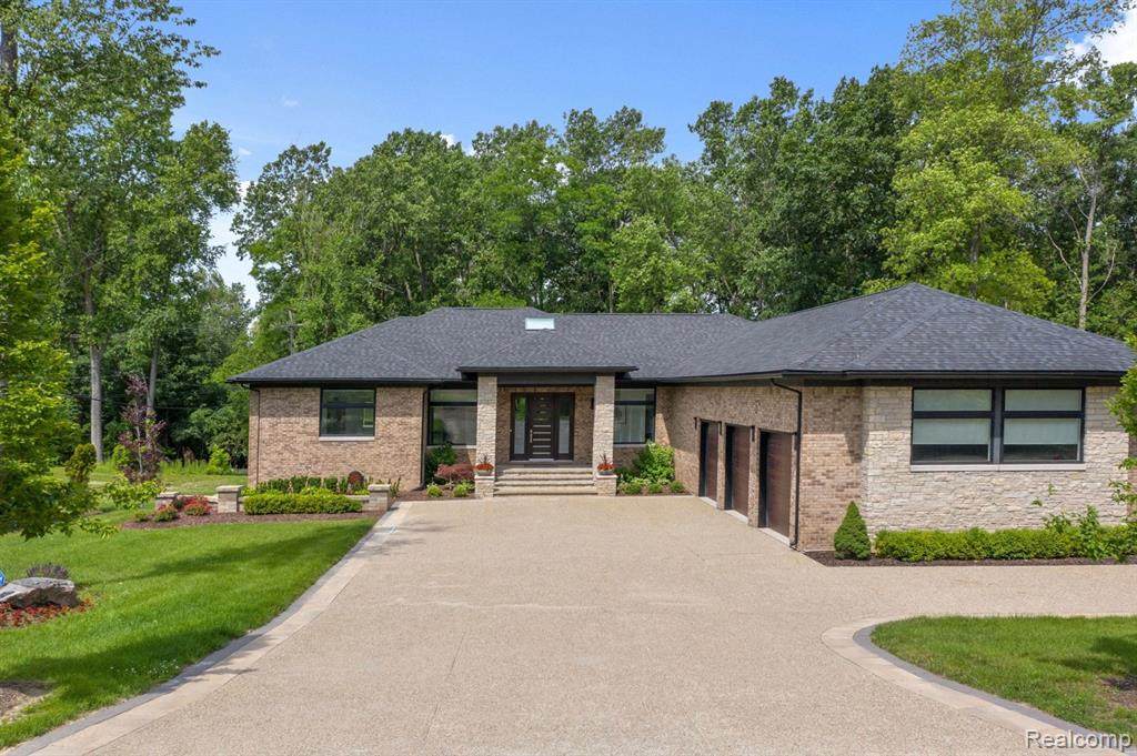 2322 Cherrylawn Avenue - Photo 1