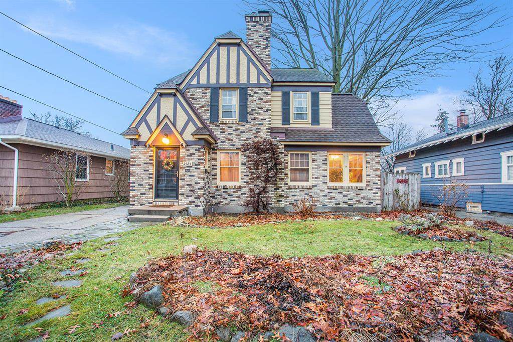 2524 Plainfield Avenue - Photo 1