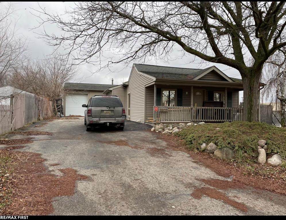 3016 Shaw - Photo 1