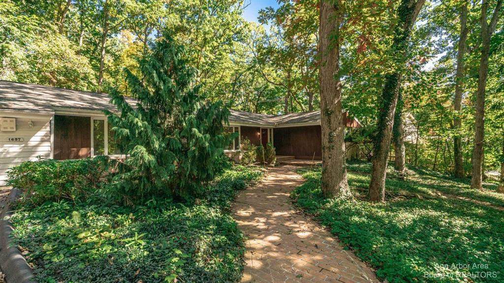 1657 Glenwood Road - Photo 1