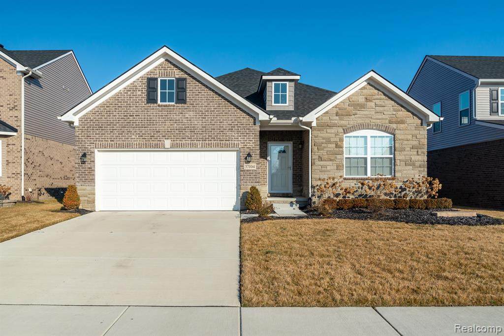 37104 Elia Street - Photo 1