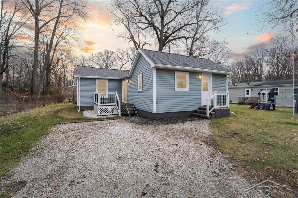 203 Lincoln Drive - Photo 1