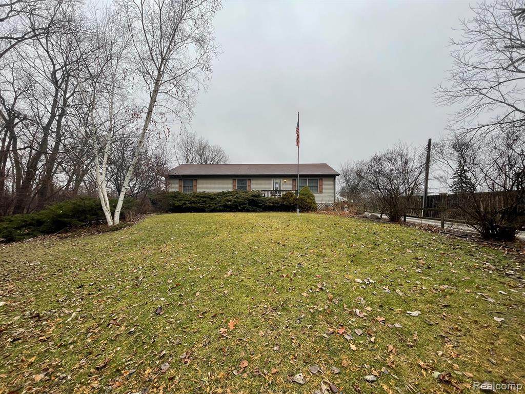 19226 Vreeland Road - Photo 1