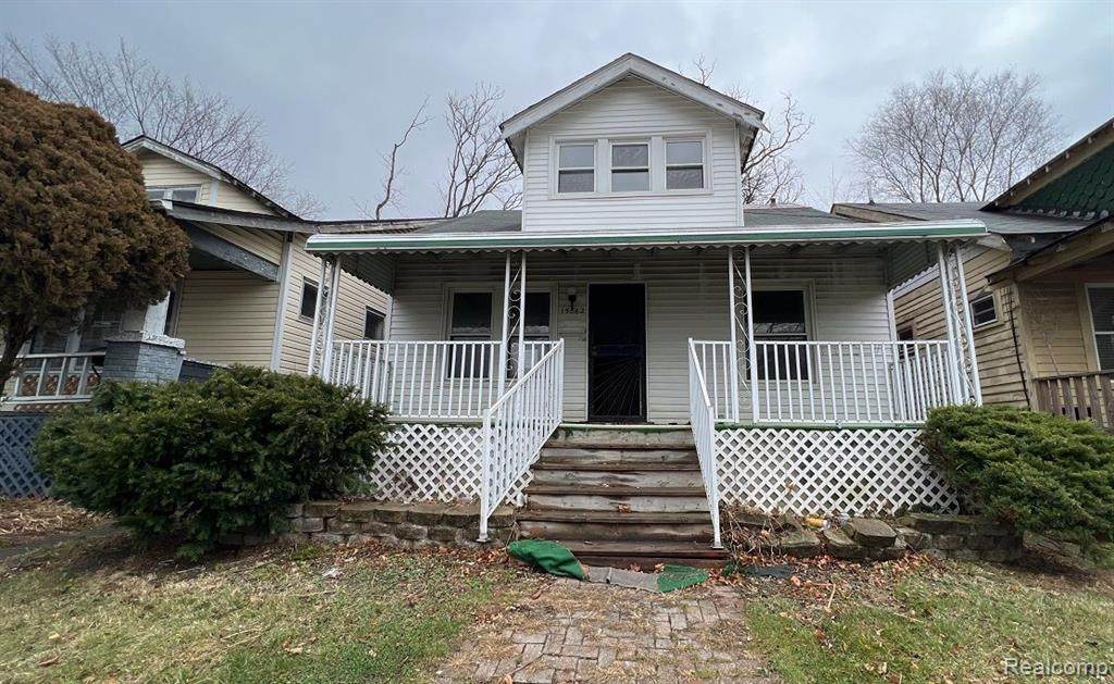 15862 Petoskey Avenue - Photo 1