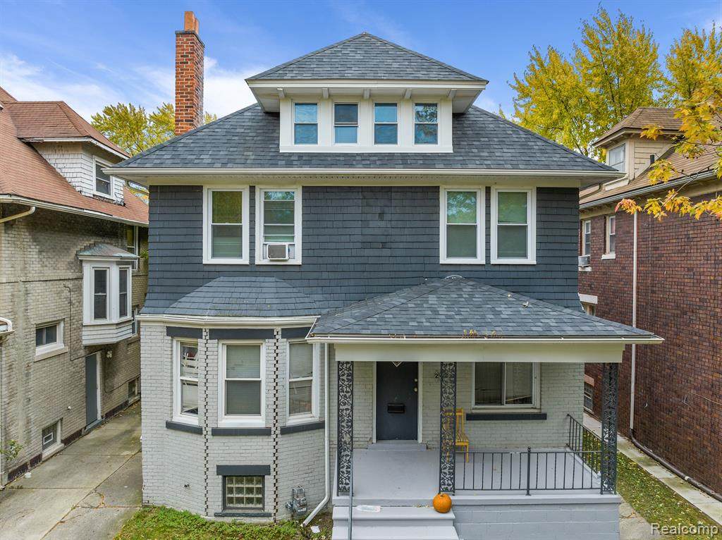 242 Melbourne Street - Photo 1