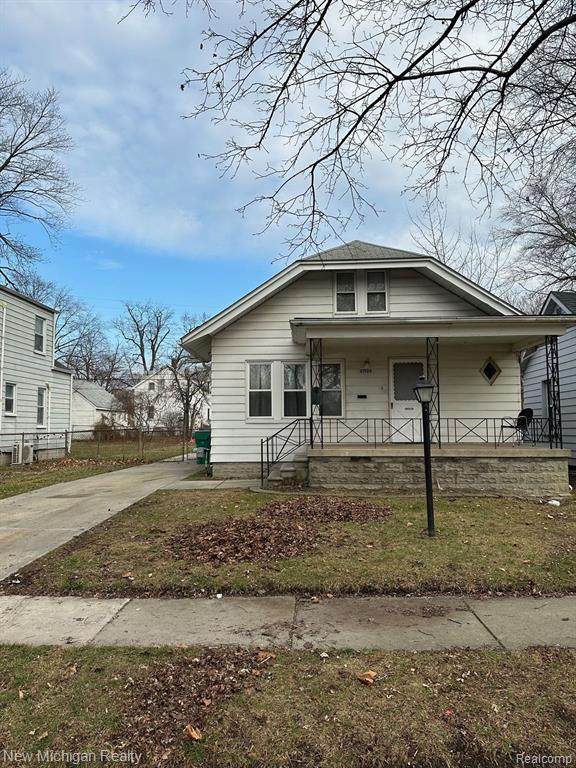 21926 Oakwood Avenue - Photo 1