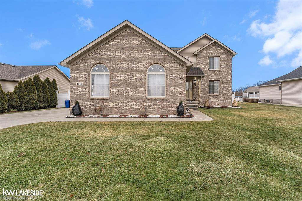 4901 Camelot Dr - Photo 1