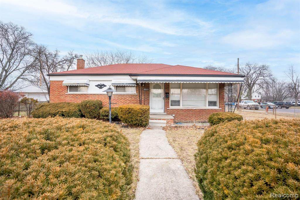 27418 Maplewood Street - Photo 1