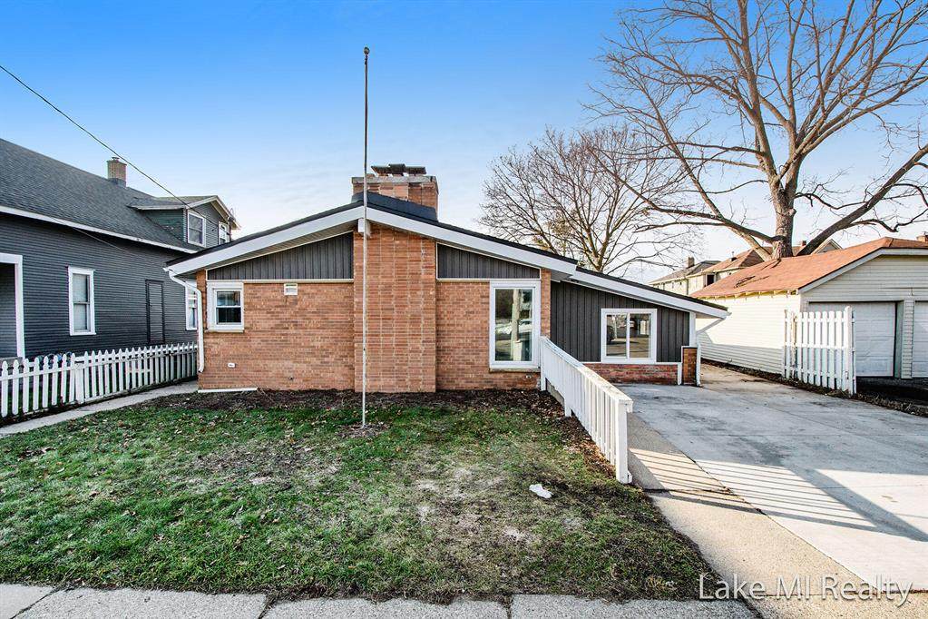 1647 Godfrey Avenue - Photo 1