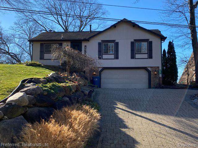 1929 Ridge Road - Photo 1