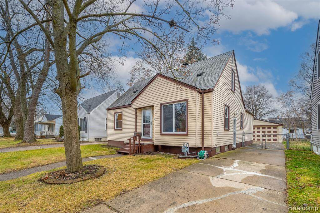 15487 Fenton Avenue - Photo 1