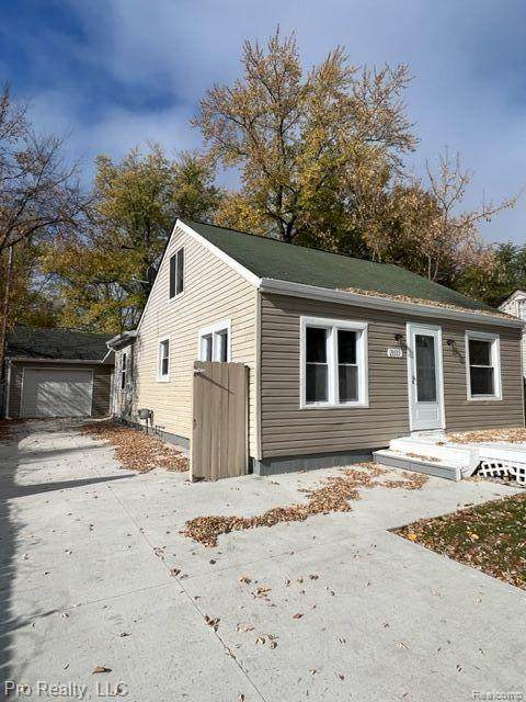 21515 Roosevelt Avenue - Photo 1