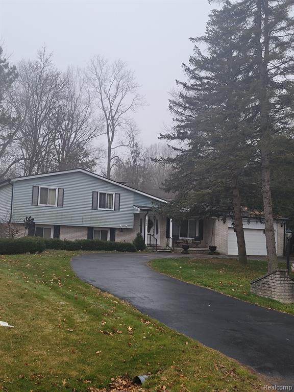 5065 Greenview Drive - Photo 1