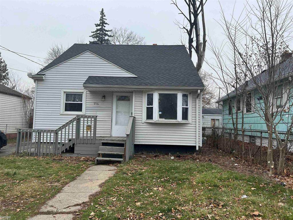 956 Hubbard Avenue - Photo 1