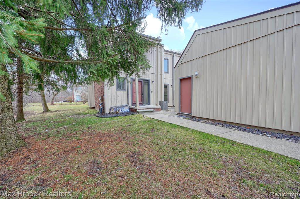 25027 Woodvale Drive - Photo 1