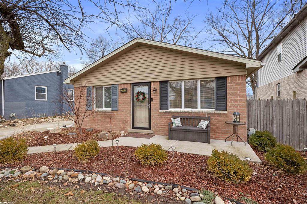 27910 Little Mack Ave - Photo 1