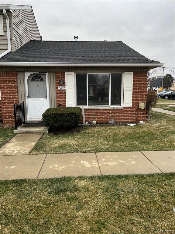 8025 Coventry Street - Photo 1