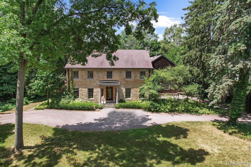 1333 Glengarry Road - Photo 1