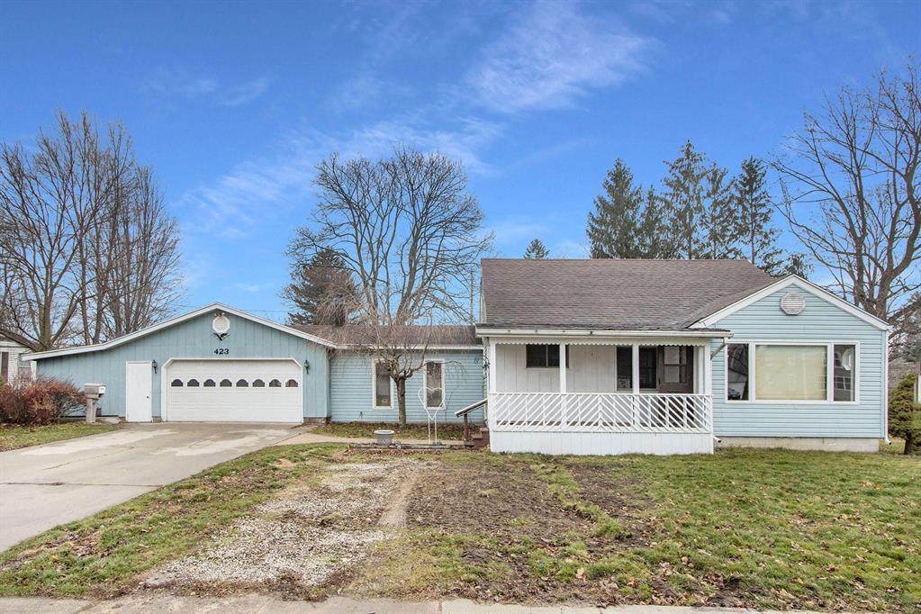 423 Center Avenue - Photo 1