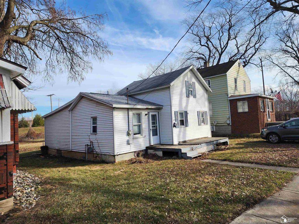 1119 Front - Photo 1