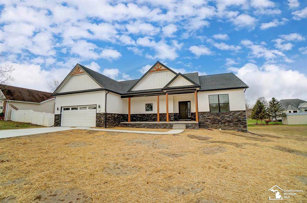 819 Stetson - Photo 1