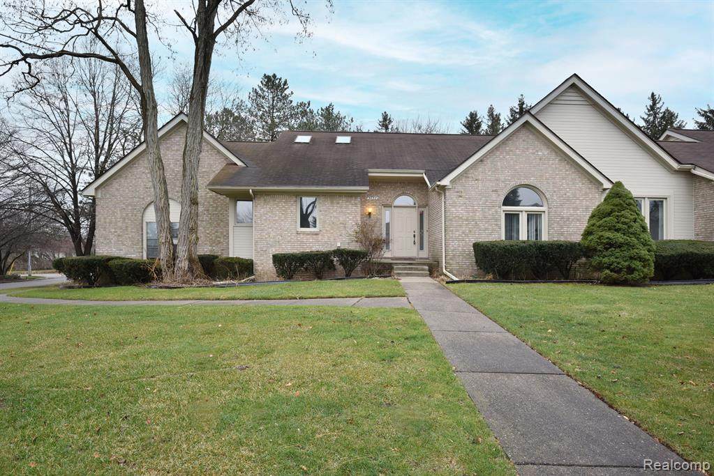 5452 Fairway Court - Photo 1
