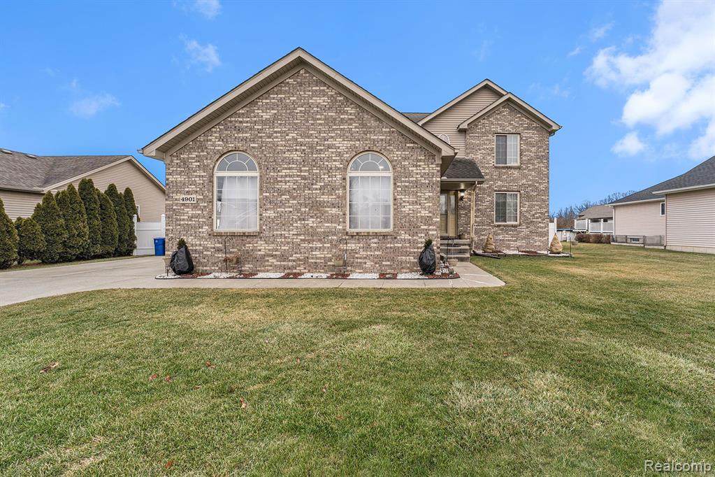 4901 Camelot Drive - Photo 1