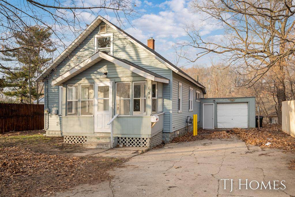 654 Wesley Avenue - Photo 1