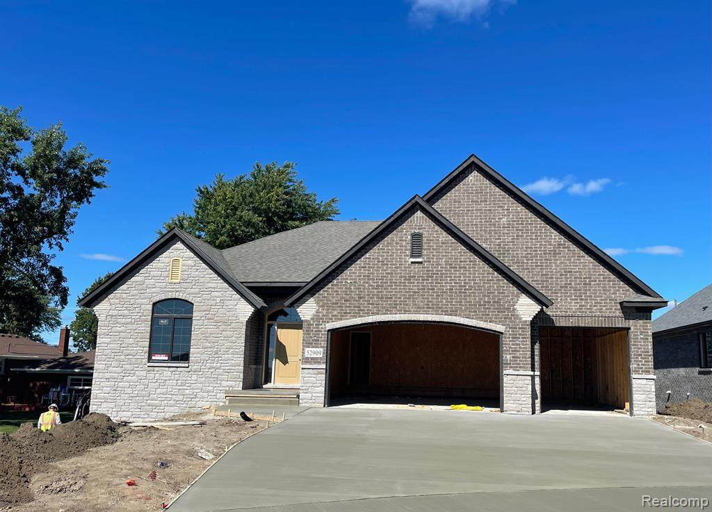 52909 Crimson Drive - Photo 1