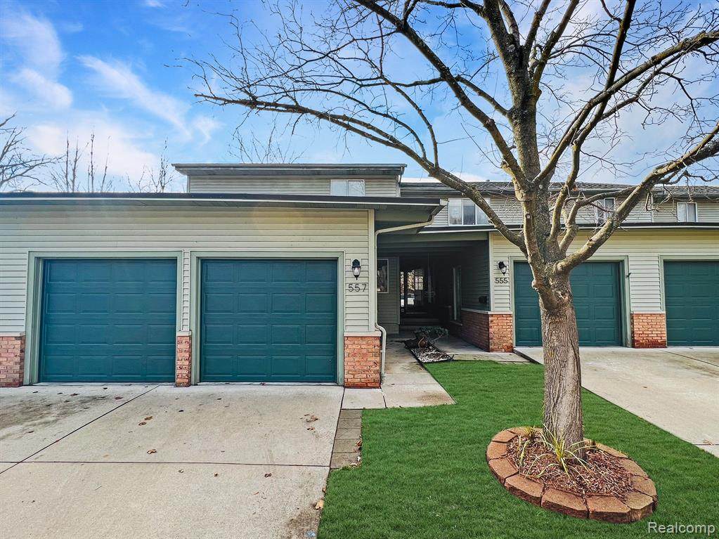 557 Oakbrook Circle - Photo 1