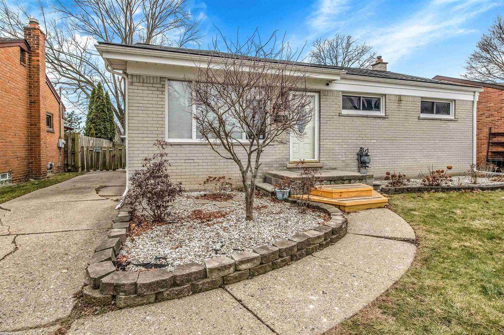 23024 Brookdale Blvd - Photo 1
