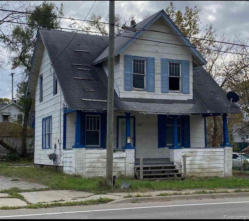 2233 Corunna Road - Photo 1