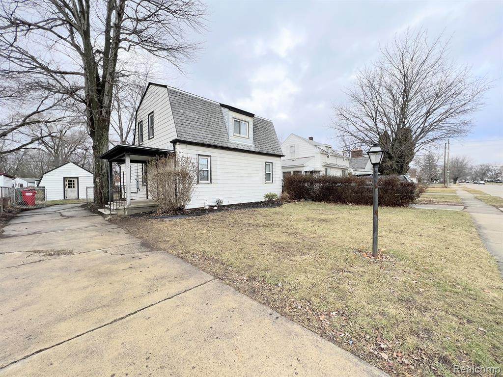 22827 Melrose Avenue - Photo 1