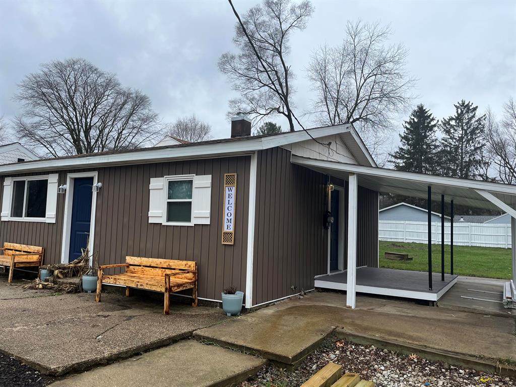 632 Wellington Avenue - Photo 1
