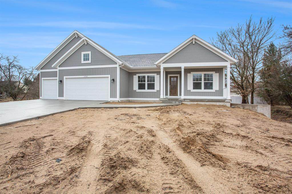 2768 Woodridge Drive - Photo 1