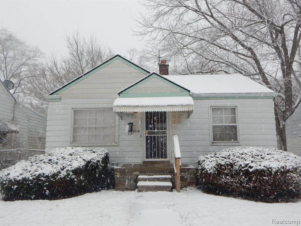 9219 Plainview Avenue - Photo 1