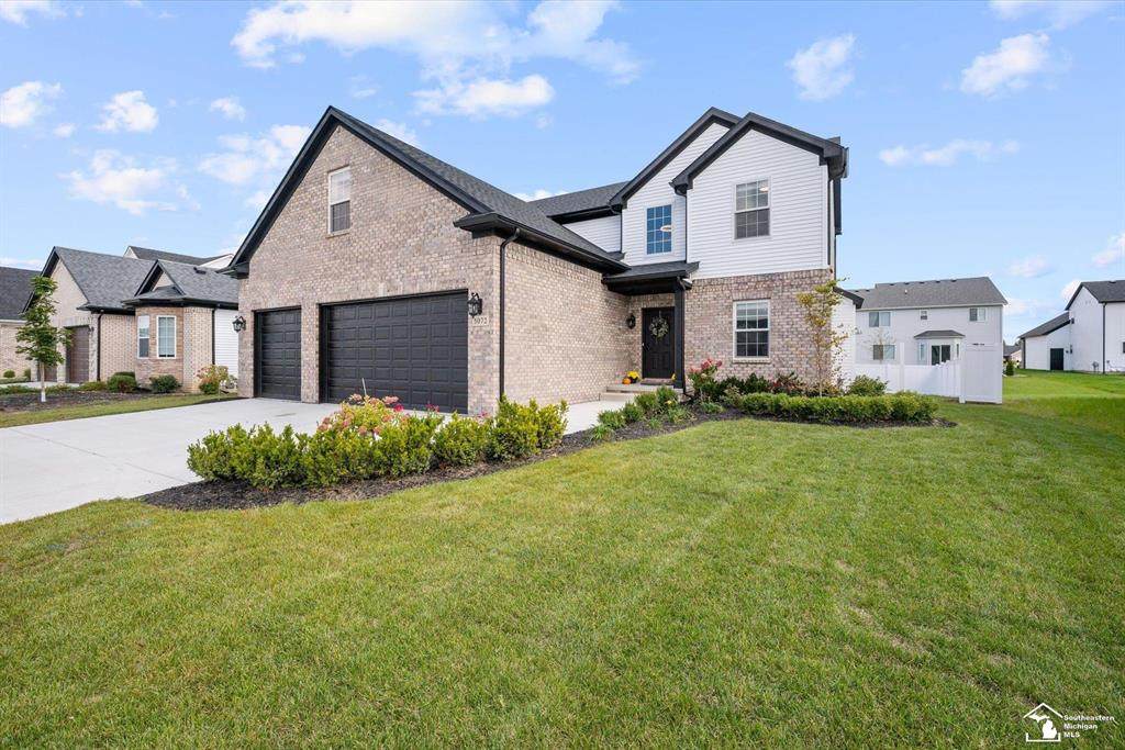 5072 Chatsworth - Photo 1