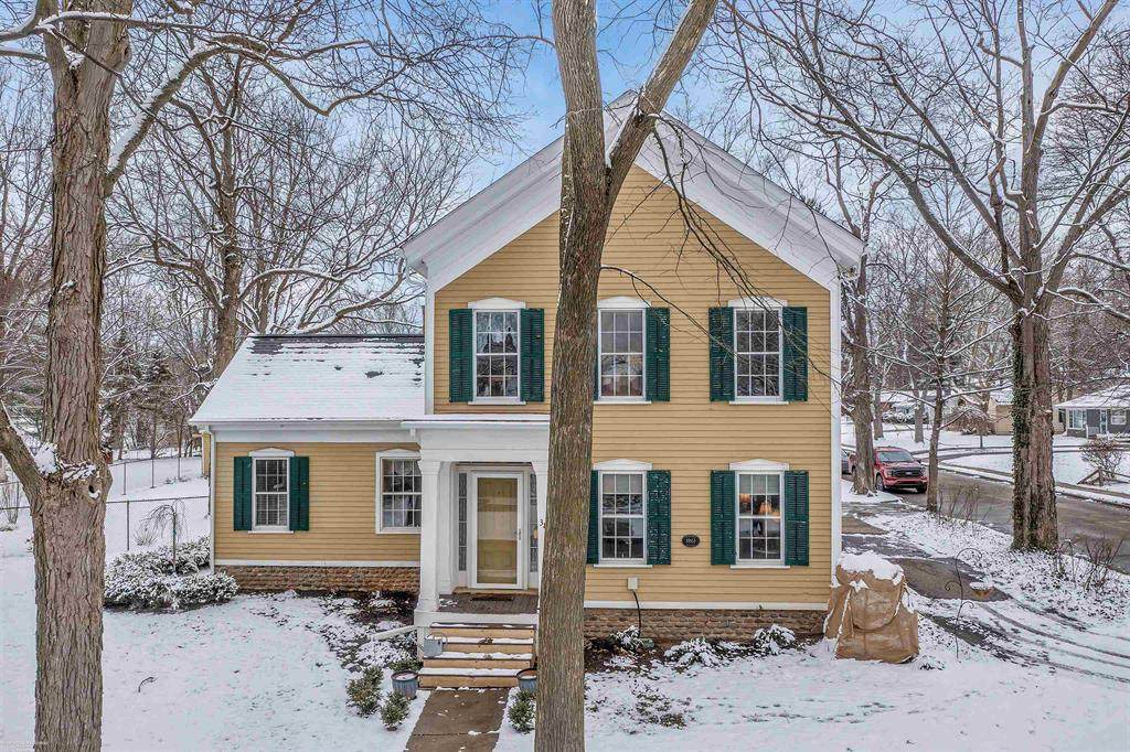 381 Chandler St - Photo 1
