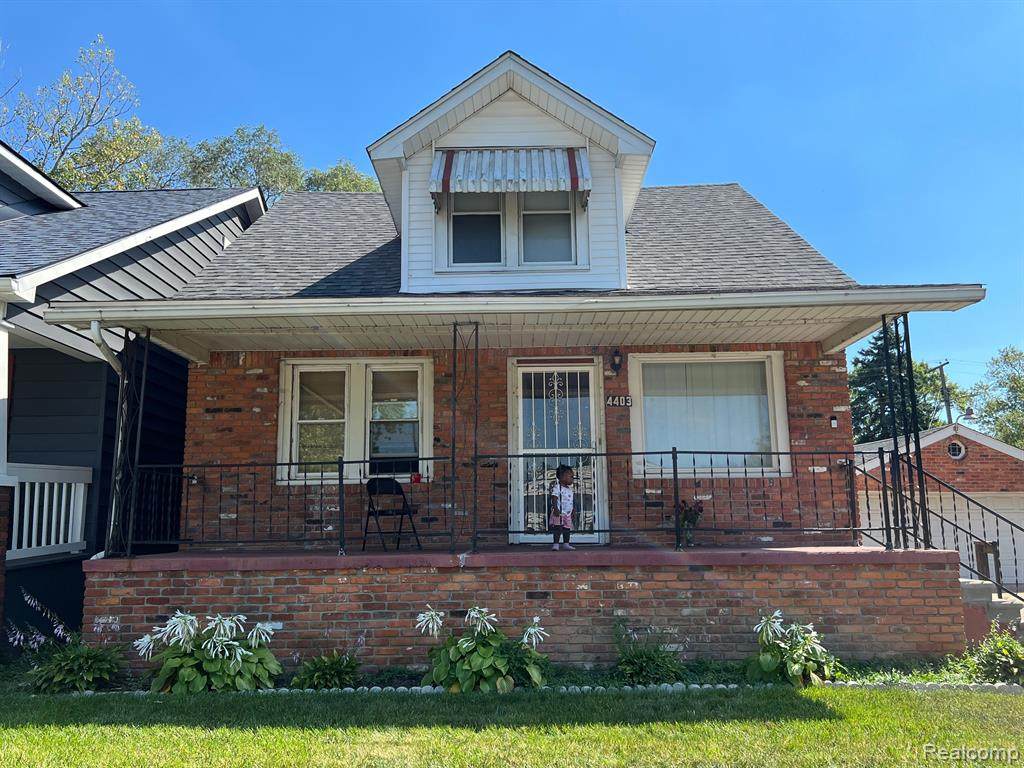 4403 10TH Street - Photo 1