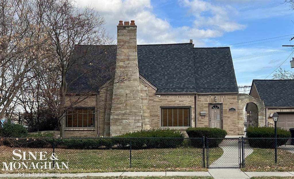 400 Parkview Drive - Photo 1