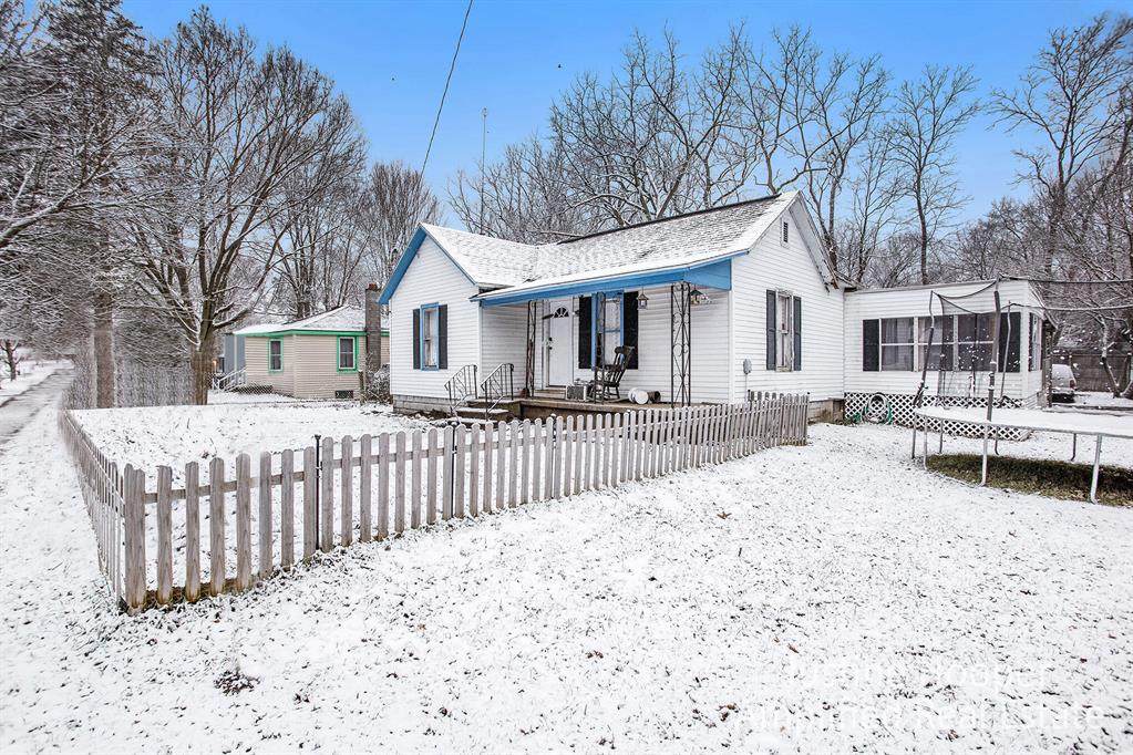 402 Gladys Street - Photo 1