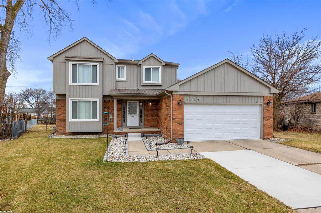 1832 Langford Dr - Photo 1