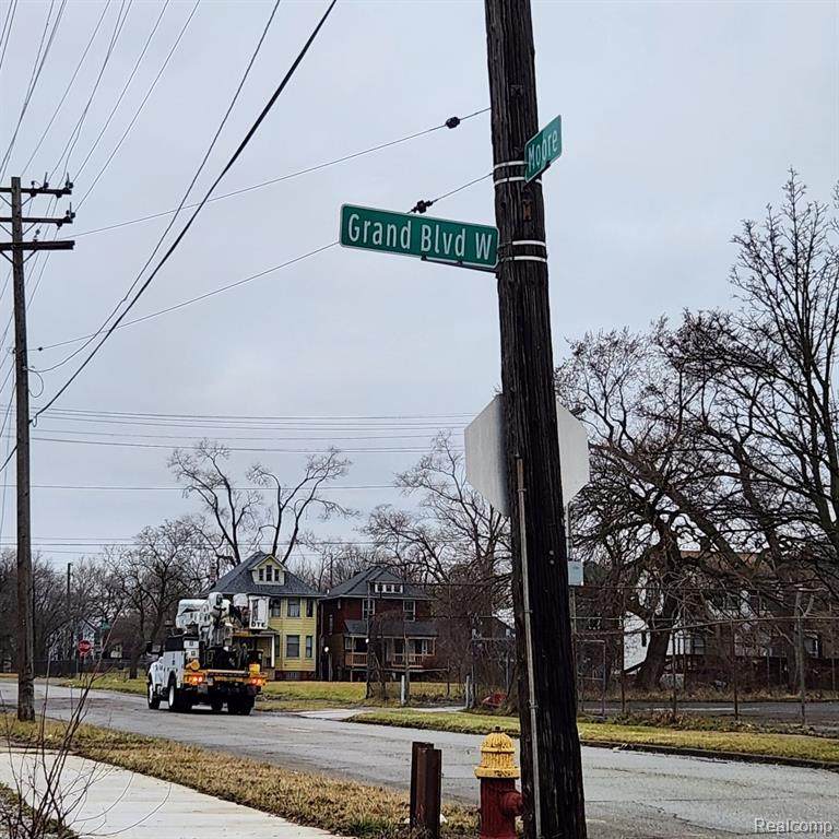 1809 Grand Boulevard - Photo 1