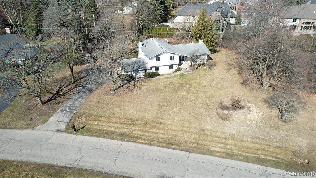 723 Foxhall Road - Photo 1