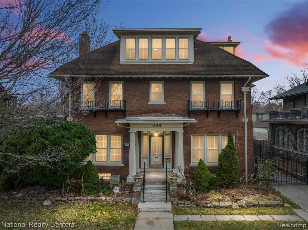 829 Chicago Boulevard - Photo 1