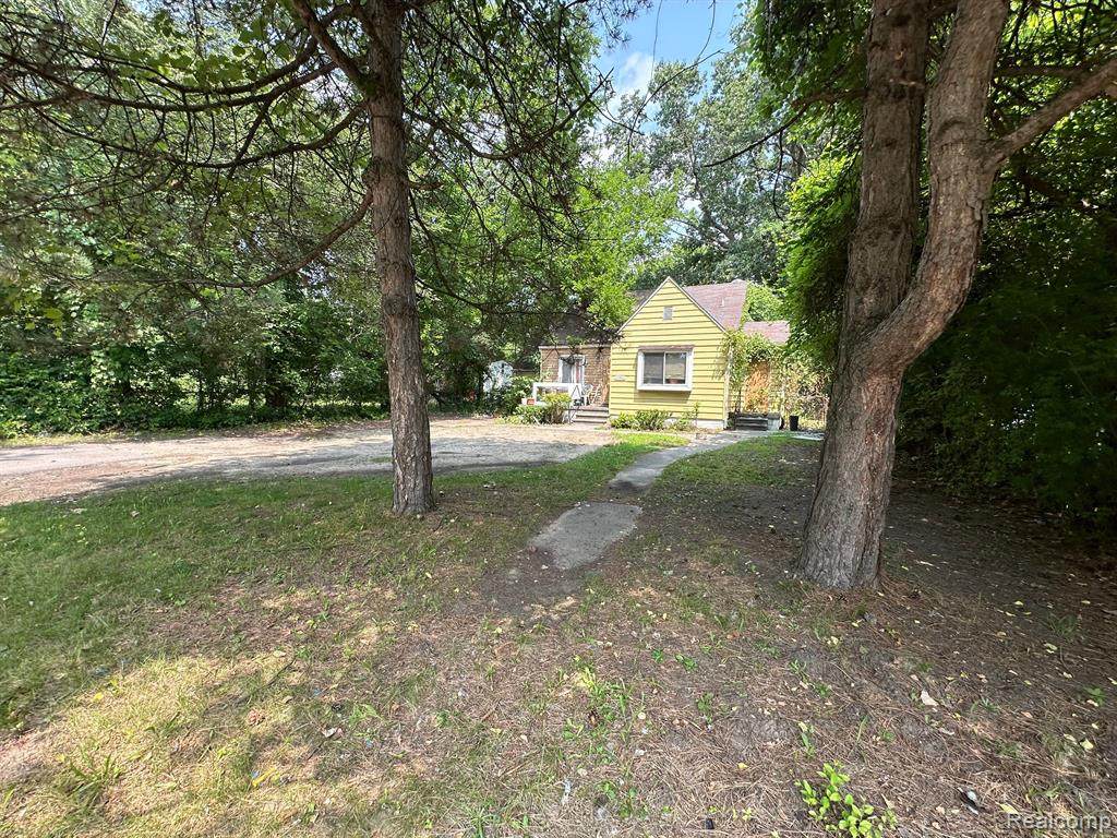 20960 Westhampton Avenue - Photo 1