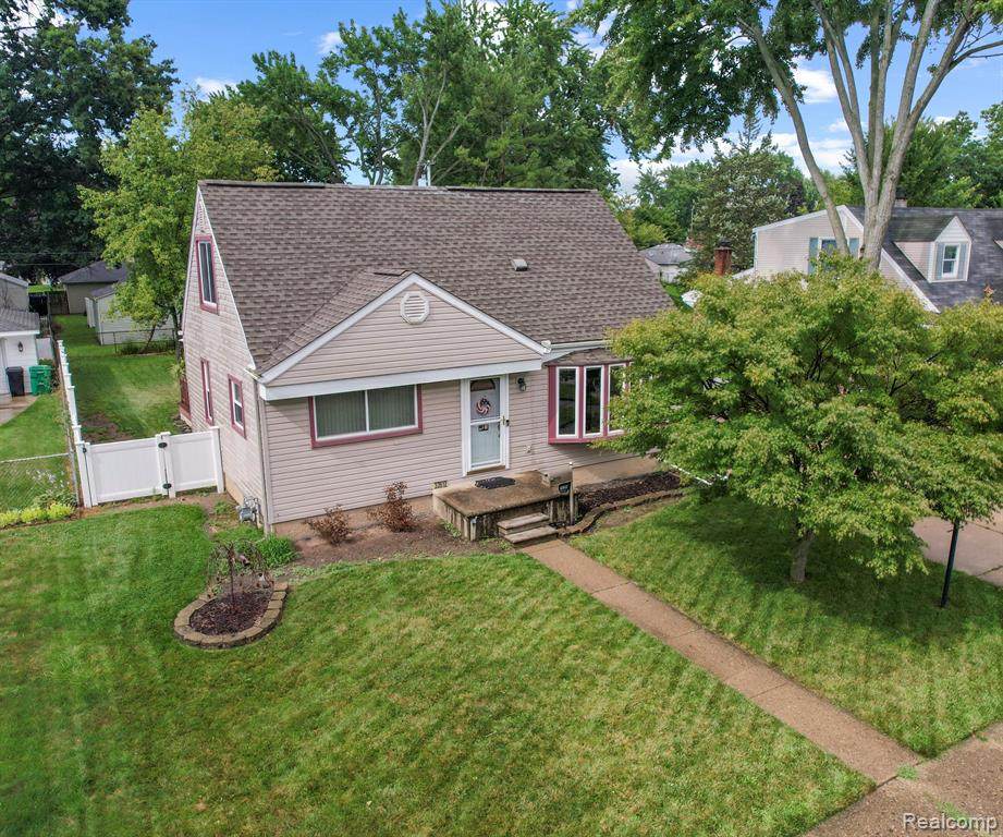 32612 Rosslyn Avenue - Photo 1