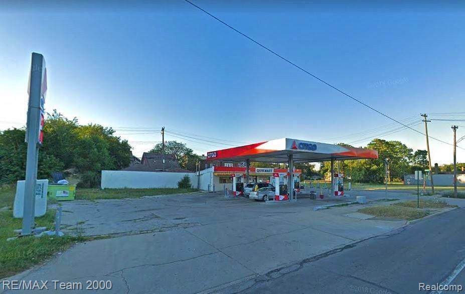 2561 Fort Street - Photo 1